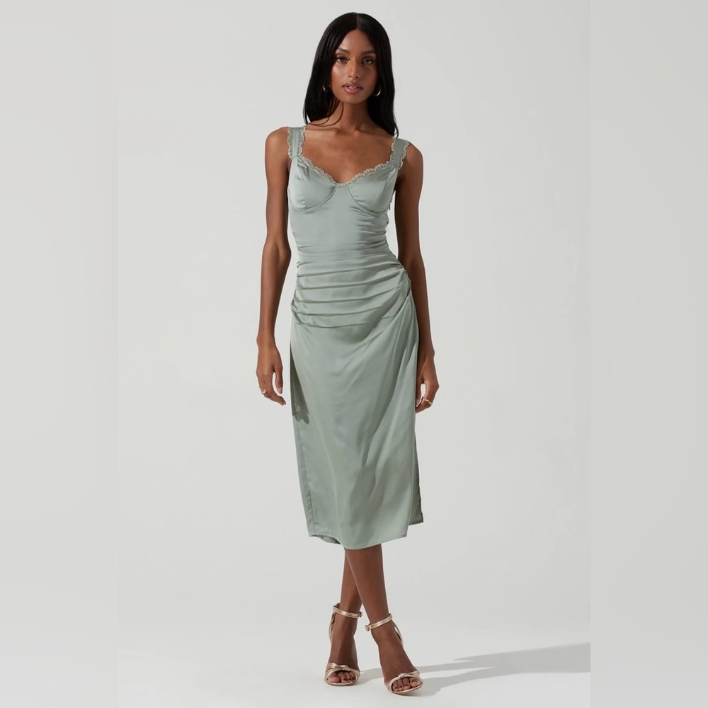 ASTR The Label Alva Ruched Lace Trim Midi Dress